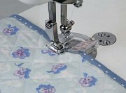 Pätka lemovacia s nastaviteľným vodičom. Pre Janome 1600PQC.