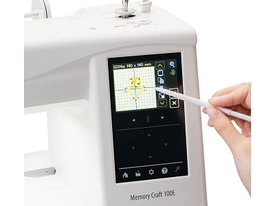 Janome MC100E Vyšívací stroj
