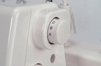 Overlock + Coverlock Merrylock MK3050CL + sada 6 pätiek ZADARMO